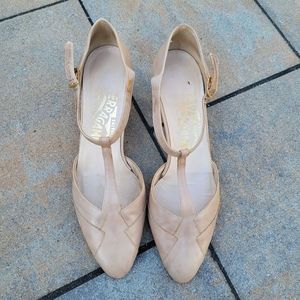 Ferragamo kitten Heels sz 6